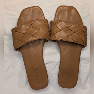 Cushionaire Brown Woven Slide Sandals - Size 7